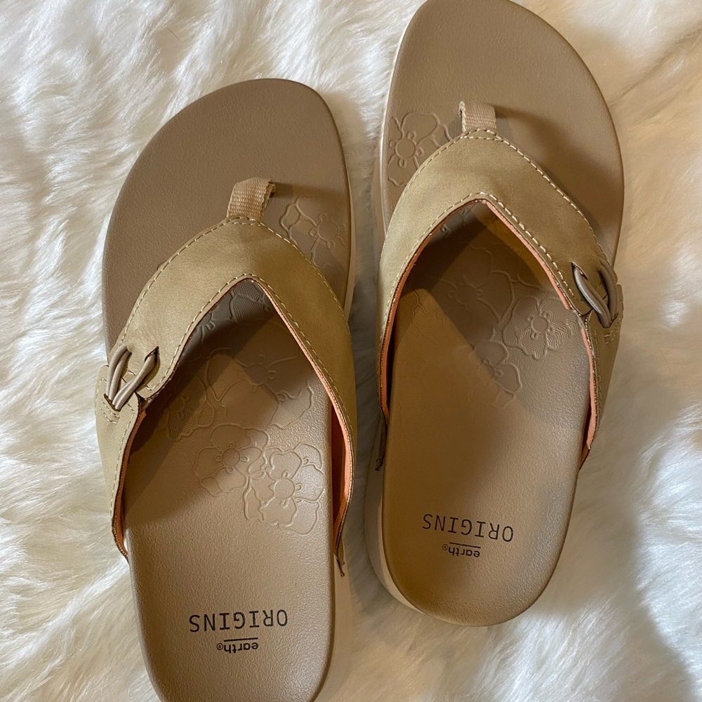 Clarks earth Origins Tan Sandals